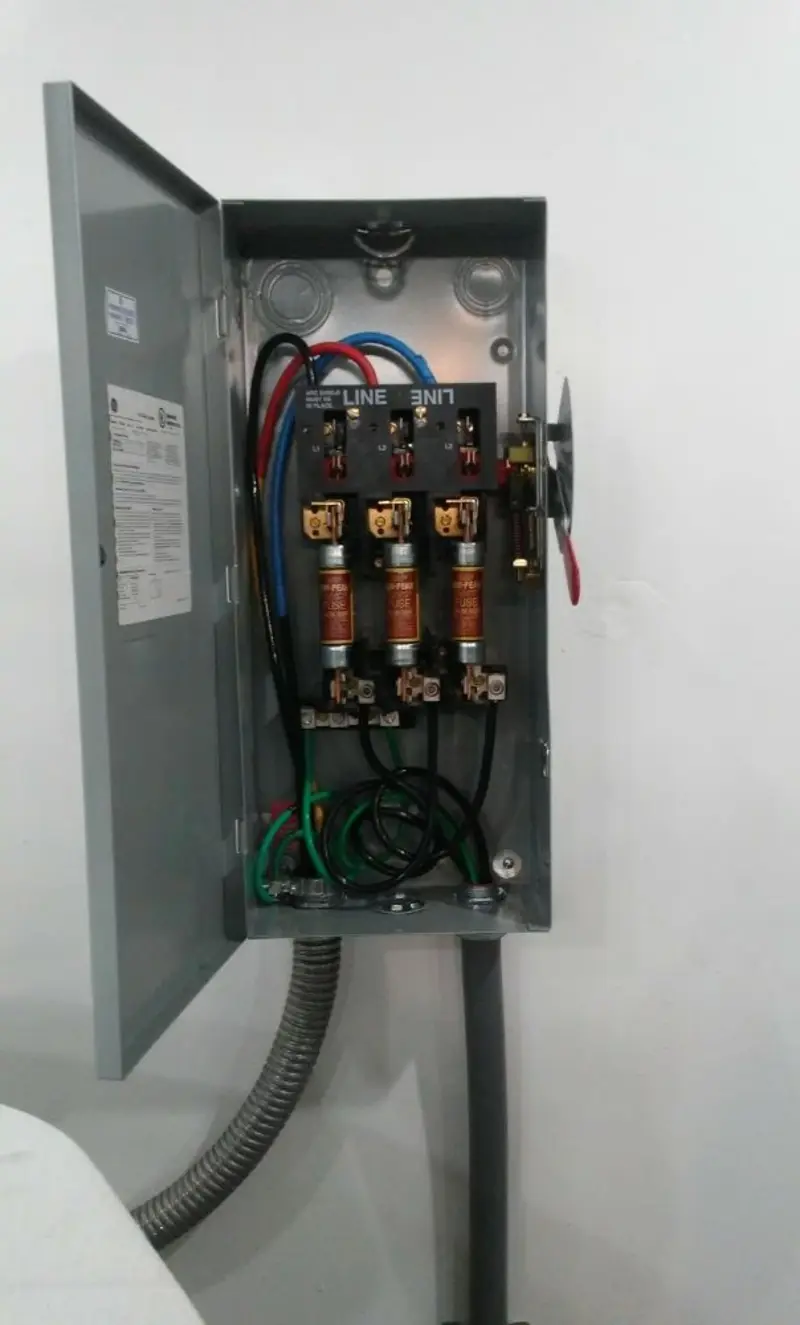 Three-phase disconnect switch installed for Electrical Wiring & Rewiring in Mono Vista